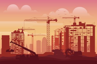 Öğleden sonraları bina inşaatının silüeti.