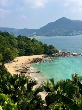 Phuket, Tayland 'daki güzel, temiz Haad Laem Sing Beach' in manzarası.