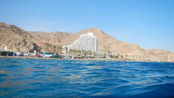 Kızıl Deniz dalgaları ve Altai Dağları