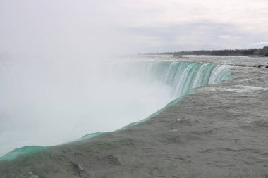 Kışın Niagara Şelalesi, Ontario, Kanada. Niagara Şelalesi dünyanın en büyük şelalesidir..
