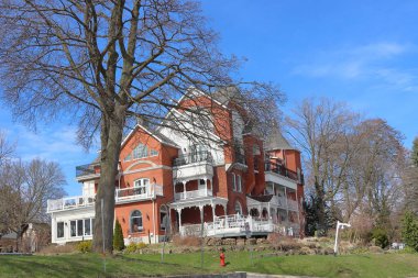 Parktaki ev. Kanada.