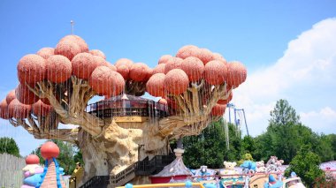 İtalya 'daki lunapark..