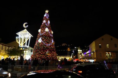 İsrail, Hifa 'nın merkezinde Noel ağacı.
