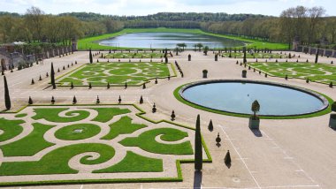 Versailles sarayının bahçeleri Versailles, Fransa yakınlarındaki şehir parkında..