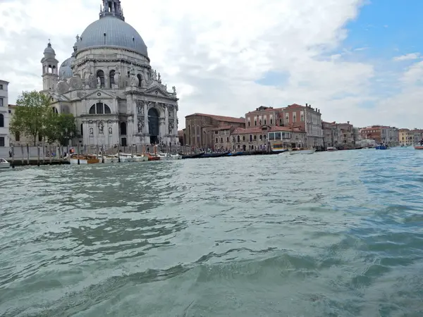 Venedik, aşıkların şehri. Turizm.