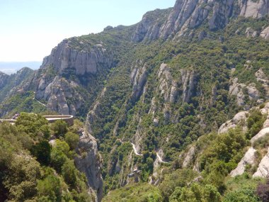 Dağlar, kayalar, doğa, güzel güneşli bir gün. İspanya.