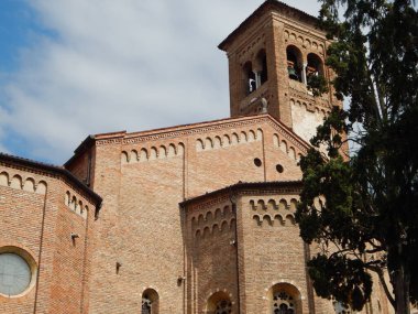 Sokaklar boyunca yürümek ilginç bir bakış açısı..