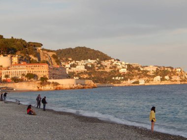 Deniz kenarında gün batımı. İyi akşamlar..