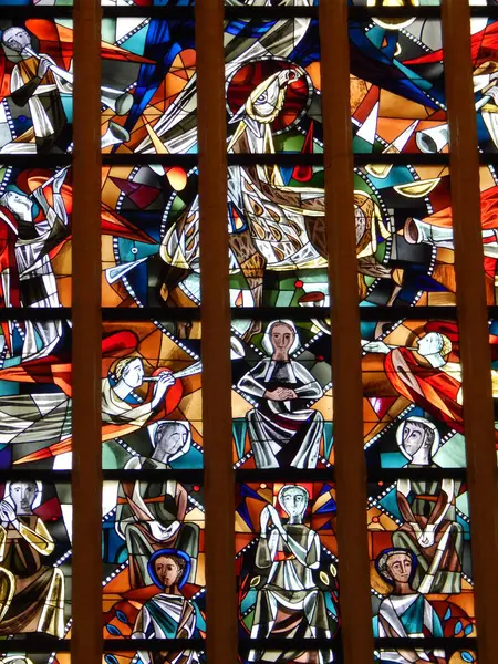 Almanya 'nın boyalı camlarıyla lekelenmiş cam pencere..