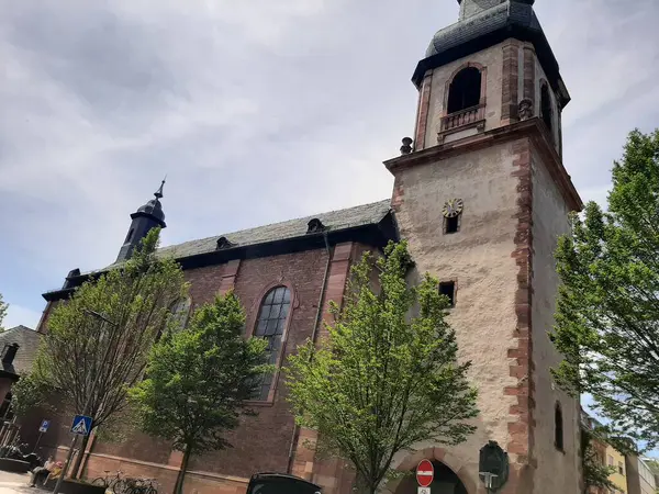 Aschaffenburg şehrindeki eski kilise.