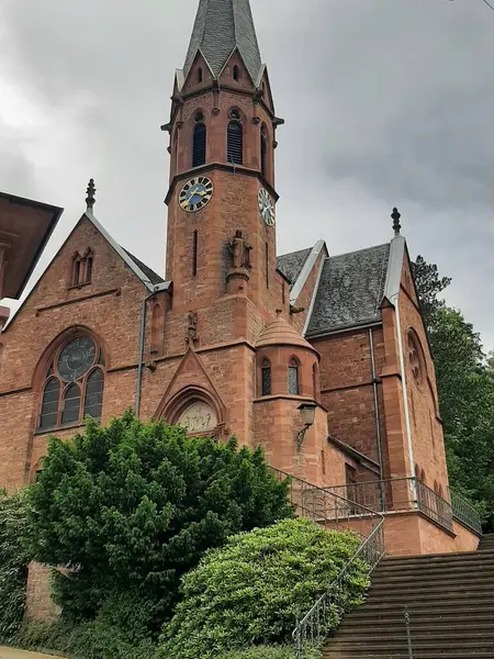 Almanya 'daki eski kilise, yaz.