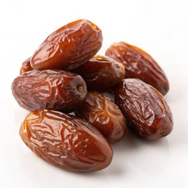 beyaz arkaplanda meyveler