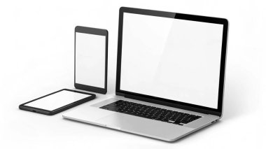 beyaz arkaplanda boş ekranlı dizüstü bilgisayar, tablet ve telefon.