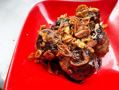 Lezzetli ızgara köfteler ya da Malang şehrinden özel hafif bir yiyecek olan 