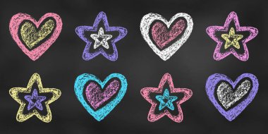 Gerçekçi Tebeşir Çizimi. Tasarım Elementleri Kalpler ve Yıldızlar Chalkboard Arkaplanı 'nda izole edildi. Tahtadaki Farklı Renklerin Basit Şekillerinin Dokusal Boya Çizimleri.