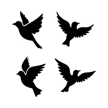 Farklı pozlardaki karga siluetleri duruyor, vıraklıyor ve uçuyor. Korkunç cadılar bayramı silueti, ürkütücü cadılar bayramı karga silueti. Elle çizilmiş hayvanlar silueti.