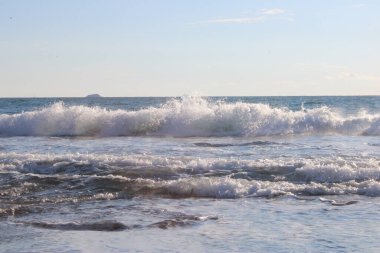 Kayacik Denizi 'ndeki Beyaz Dalgalar. Yüksek kalite fotoğraf