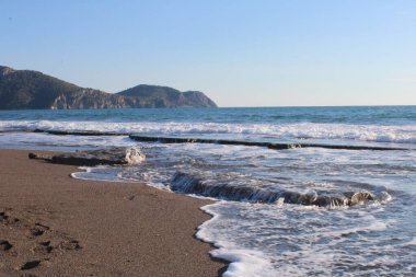 Kayacik Denizi 'ndeki Beyaz Dalgalar. Yüksek kalite fotoğraf