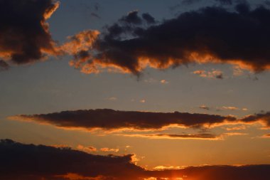 Golden Hour 'da sıradışı Bulut manzarası. Yüksek kalite fotoğraf
