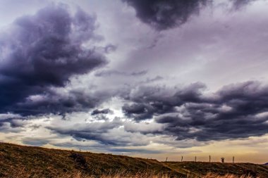 Dağlarda güzel bir gün batımı
