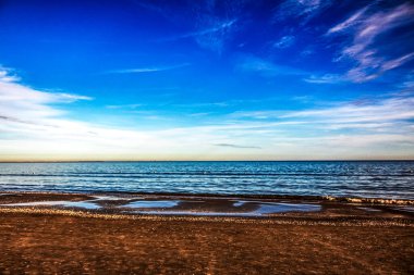 Sahilde güzel bir gün batımı
