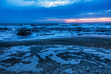 Sahilde gün batımı