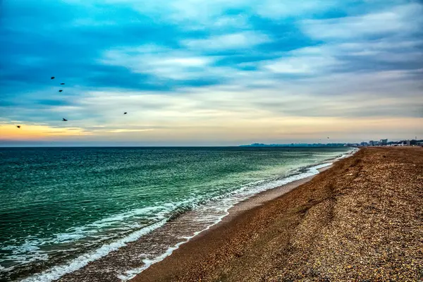 Denizin üzerinde güzel bir gün batımı