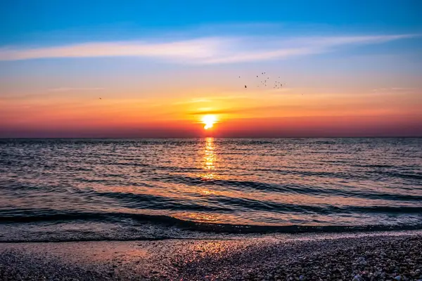 Akdeniz 'in Üzerinde Güzel Gün Doğumu.