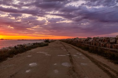 Denizde gün batımı
