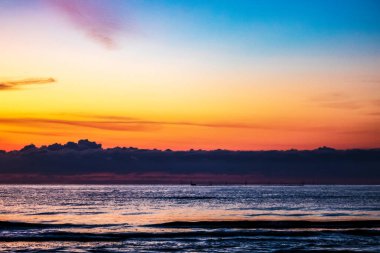 Denizde güzel bir gün batımı