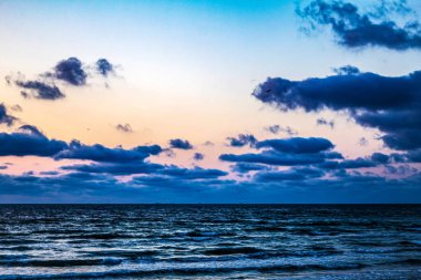 Dramatik günbatımı okyanus