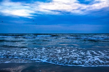 Akşamları deniz kıyısı