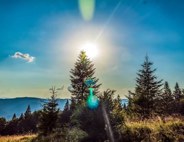 Dağlarda güzel bir gün batımı