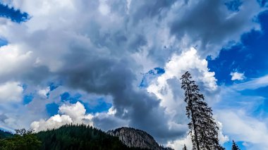 Dağların güzel manzarası