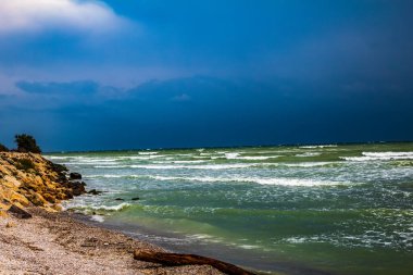 Güzel deniz manzarası ve baltık sahili.