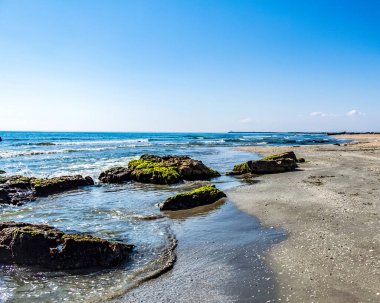 Deniz kıyısının güzel manzarası