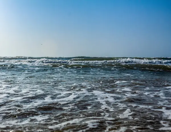 Akdeniz kıyısında güzel deniz dalgaları.