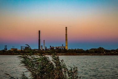 Akşamları nehir manzarası