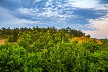 Dağlarda güzel bir gün batımı