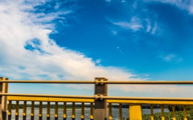 Mavi Gökyüzü ve Bulutlar