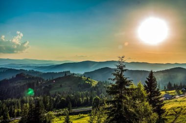 Karpatlar 'da yaz günbatımı, Ukrayna