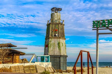Denizdeki güzel eski deniz feneri