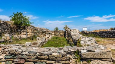 Perla, İspanya 'nın Endülüs eyaletinde yer alan antik Pergaman şehrinin kalıntıları..