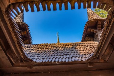 Tayland 'da bir kilisenin çatısında