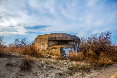 İsrail şehrinde terk edilmiş eski bir bina.