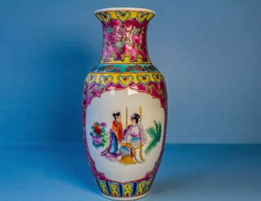 Çiçek ve süslemeli geleneksel seramik sürahi