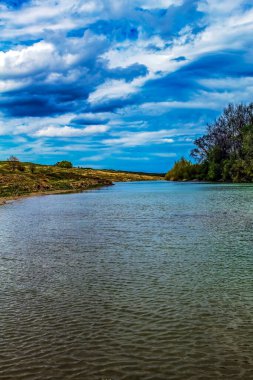Hollanda 'nın kırsal kesiminde nehir