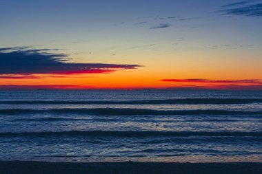 Sahilde gün batımı