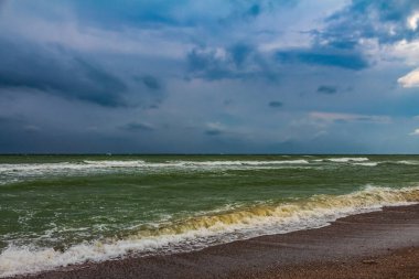 Fırtınalı deniz ve bulutlar, güzel deniz manzarası