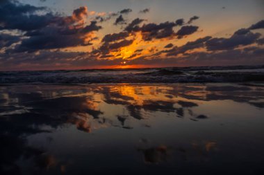 Denizde gün doğumu